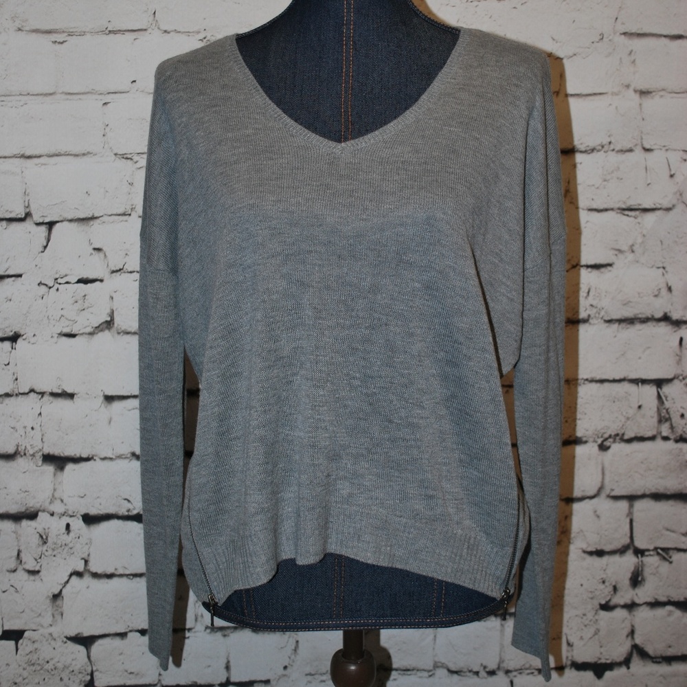 V-Neck lightweight zipper side sweater